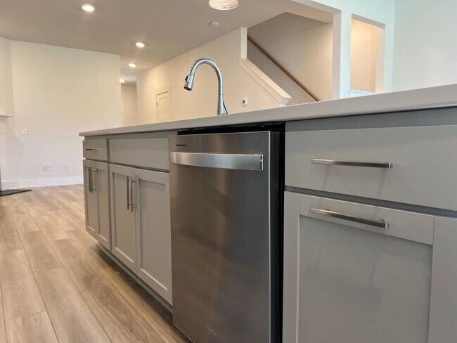 Building Photo - 213 Keel Ln
