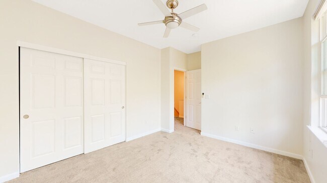 Building Photo - 4-Bedroom Townhome in San Jose!