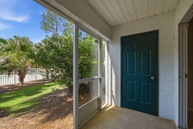 Building Photo - Highly Sought After GROUND-FLOOR Unit at Florida Club!  Pool View!!