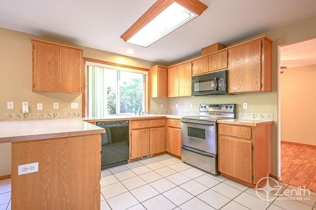 Building Photo - 3907 SE Sunrise Dr