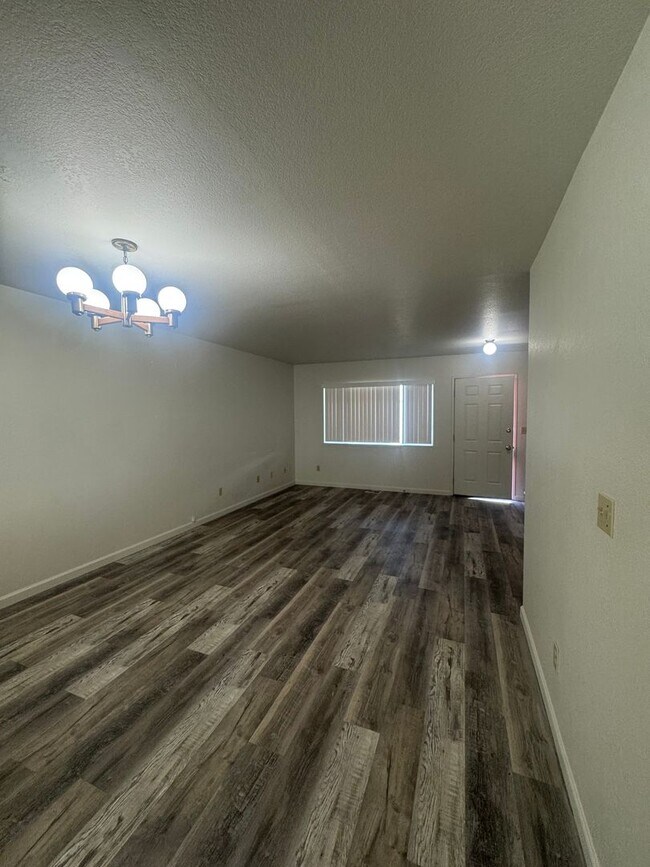 Interior Photo - Emerson Ave