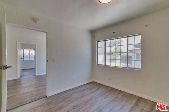 Building Photo - 15013 Hartsook St
