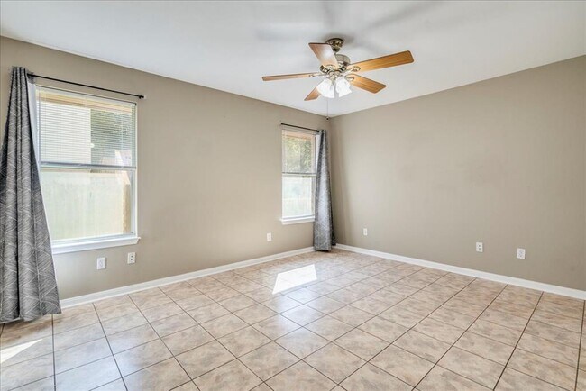 Building Photo - 1004 Misty Acres Dr