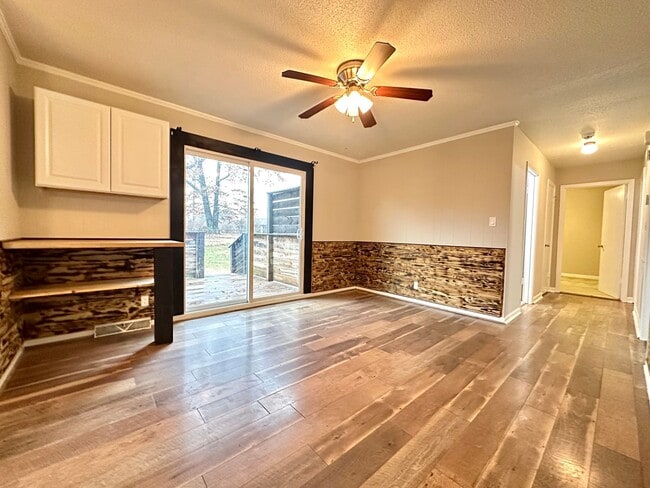 Building Photo - 28 Leonard Dr