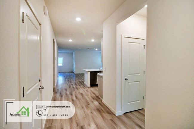 Building Photo - 3010 Silverstone Dr