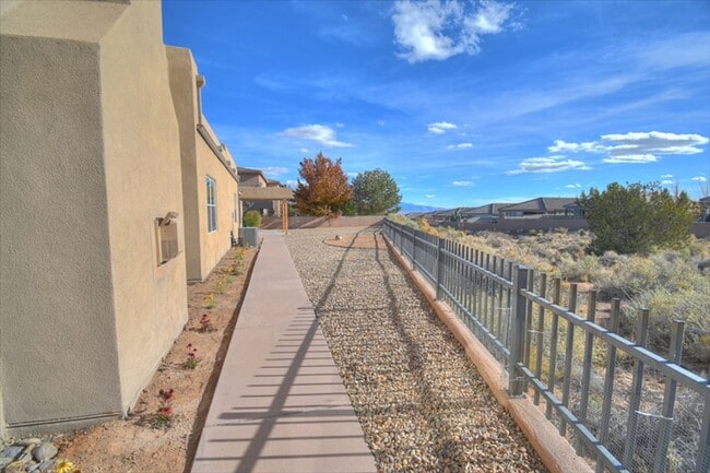 Building Photo - Meriposa Masterpiece