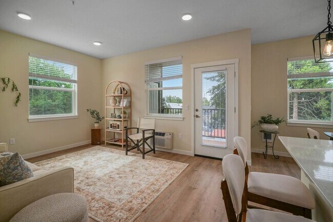 Building Photo - 190 Elma Ave SE