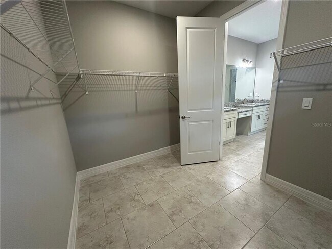 Building Photo - 9 Mimosa Ct W