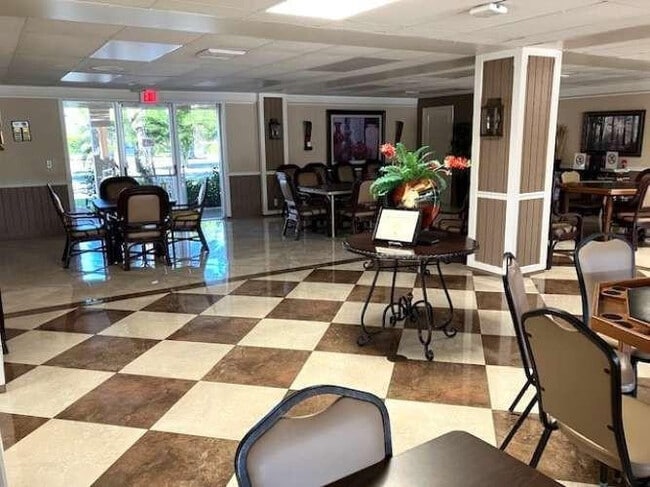 Building Photo - 317 Lake Evelyn Dr