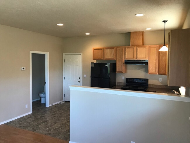 Building Photo - 3 Bedroom duplex on Bailey Hill Rd