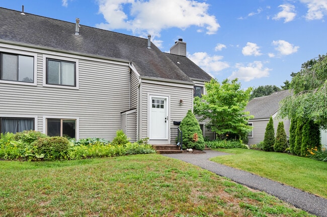 Building Photo - 74 Hollister Way S