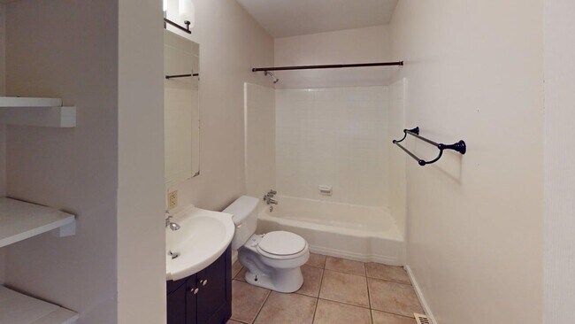 Building Photo - 130 Apple Tree Rd