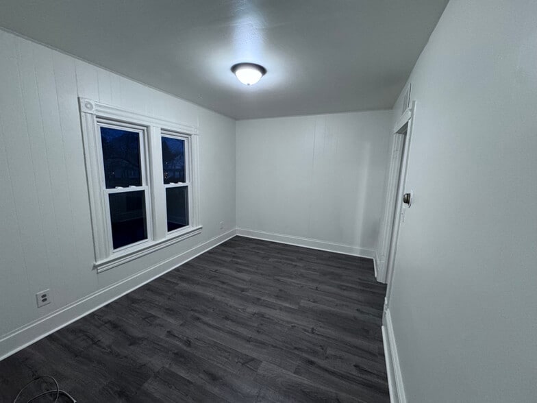 Building Photo - 650 W 3rd St