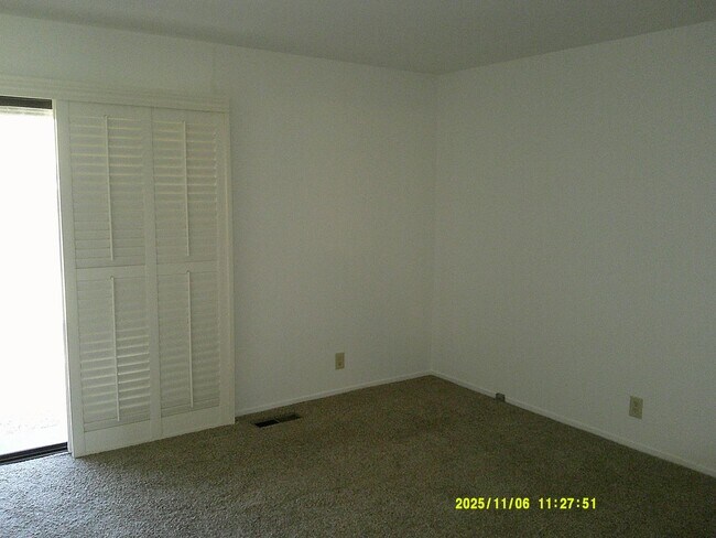 Building Photo - 390 S Almond St