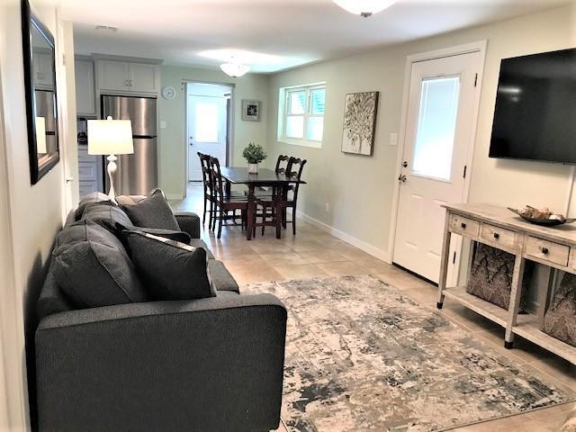 Building Photo - 244 Hilltop Dr