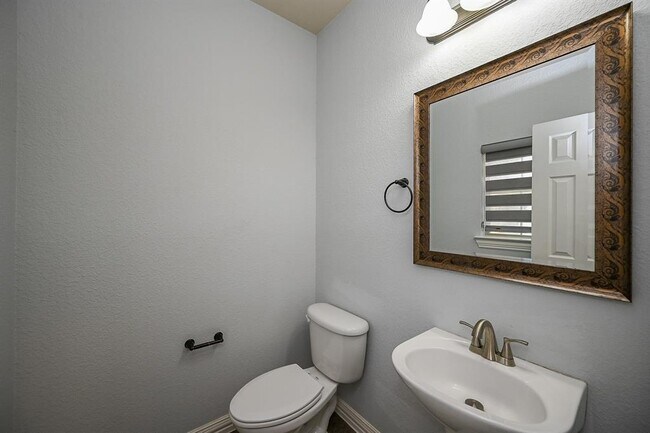 Building Photo - 5426 Humboldt Park Ln