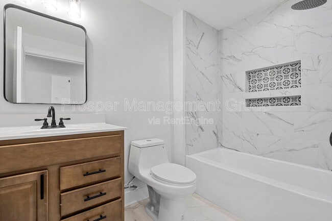 Building Photo - 22 Nunan St