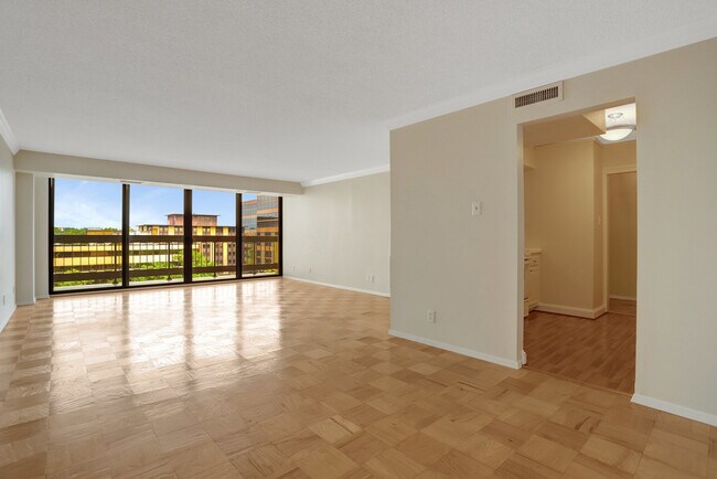 Building Photo - 3800 Fairfax Dr