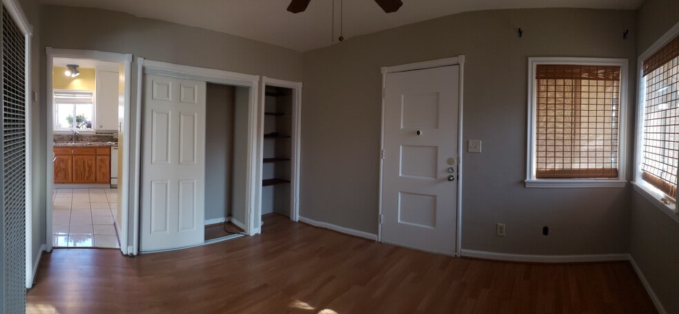 Livingroom - 4049 Sunset Dr