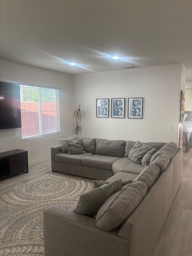 Building Photo - Beautiful Two-Story Residence in Desirable...