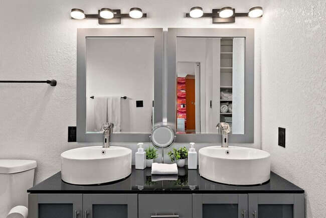 Building Photo - 12201 N 58th Way