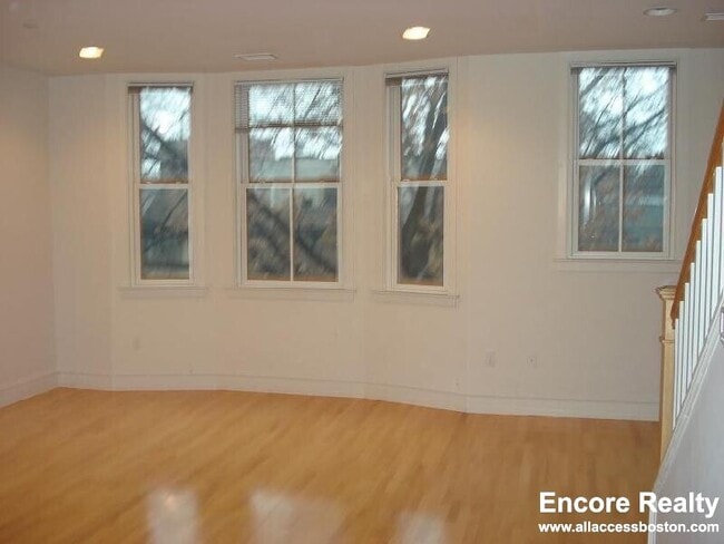 Building Photo - 110 Second St. Unit RJ78