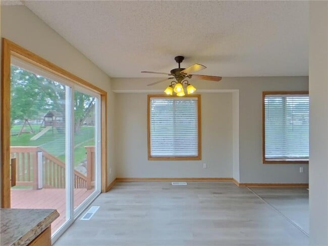 Building Photo - 452 Orchard Pkwy W