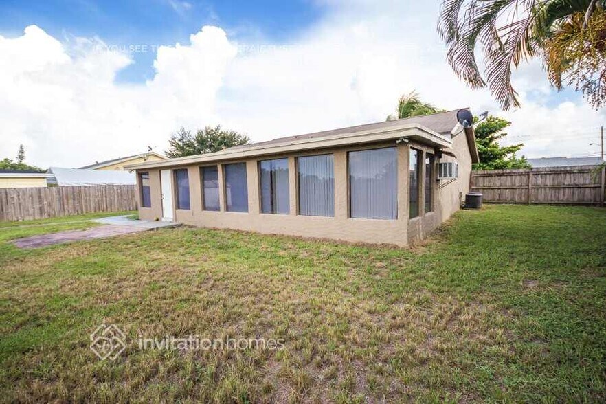 Building Photo - 4870 Poseidon Pl
