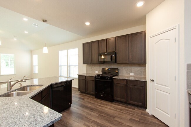 Building Photo - 2011 Parnevik Pl