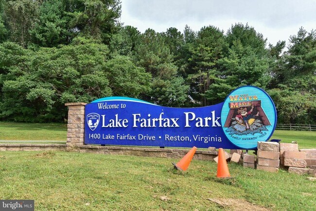 Building Photo - 11922 Holly Spring Dr