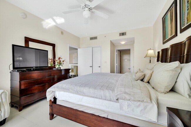 Building Photo - 550 Okeechobee Blvd