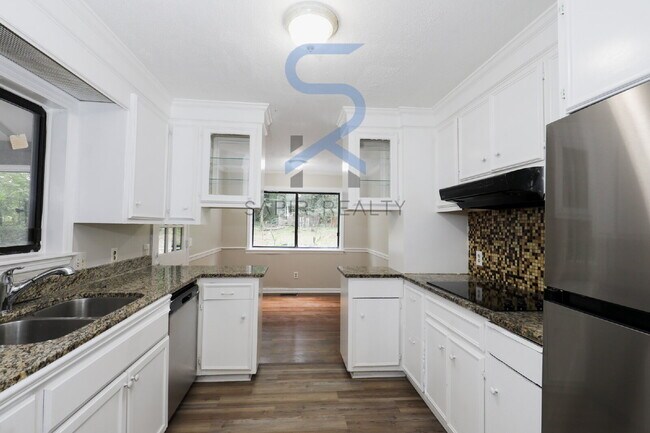 Building Photo - 3000 Collier Dr NW