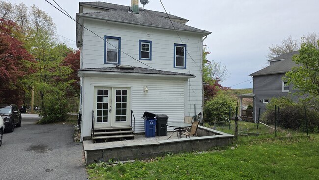 Building Photo - 454 Round Lake Park Rd