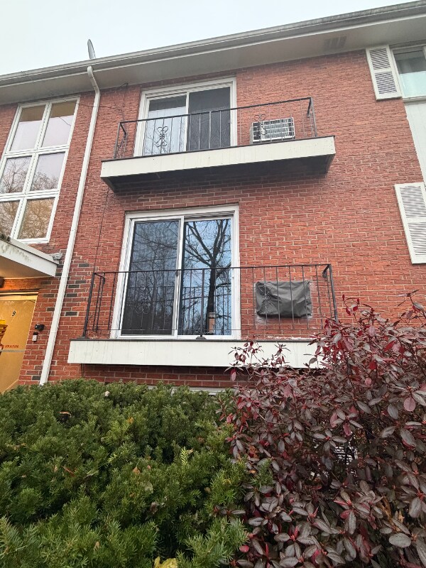 Building Photo - 9 Endicott St