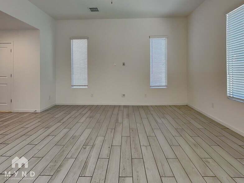 Building Photo - 901 S Smith Rd