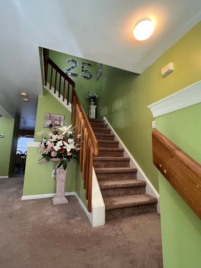 Building Photo - 3504 Carriage Ct