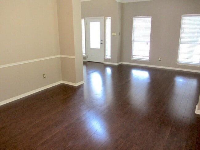 Building Photo - 1815 Hickory Ridge Cove