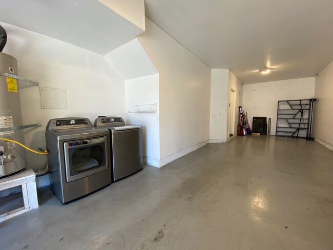 Building Photo - 310 City Center Dr