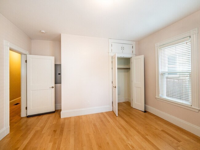 Building Photo - 24 Hall St