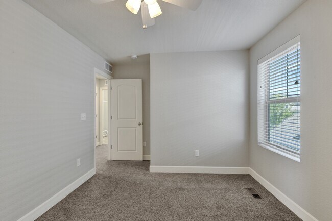 Building Photo - 8351 Longleaf Ln