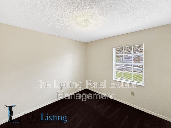 Building Photo - 5653 Viburnum Ct