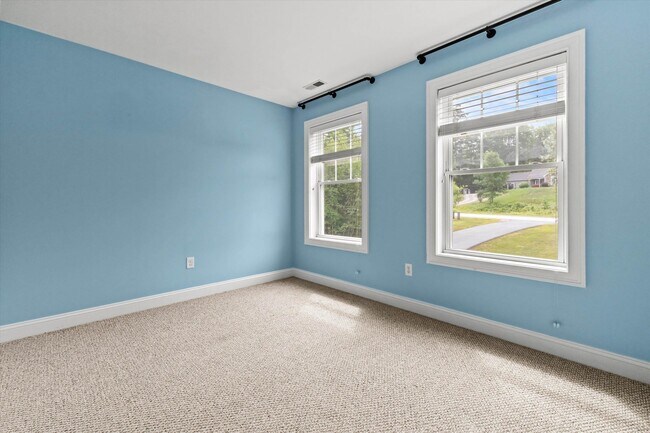 Building Photo - 30 Daylily Ln