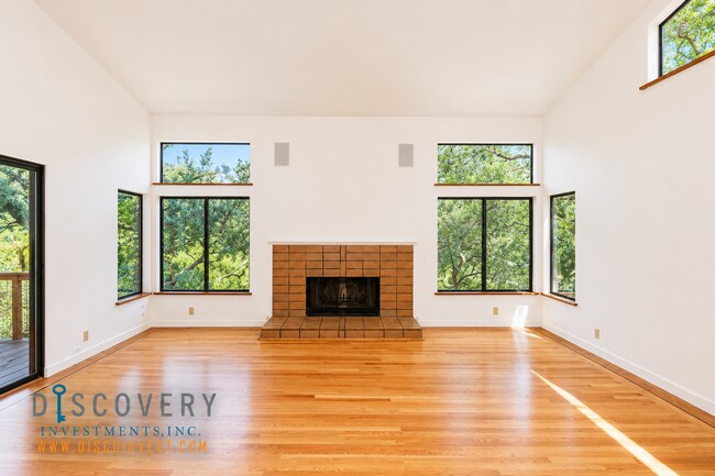 Building Photo - Montclair Four Bedroom Contemporary Late 20th Century Home