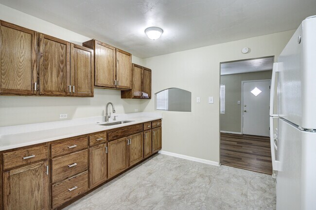 kitchen front - 3430 W Wesley Ave