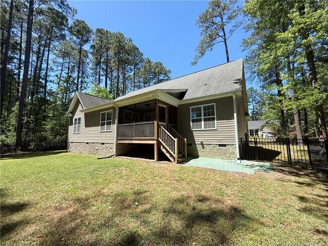 Building Photo - 275 Maplewood Dr