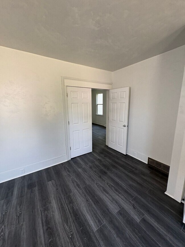 Building Photo - 743 Woodland Ave