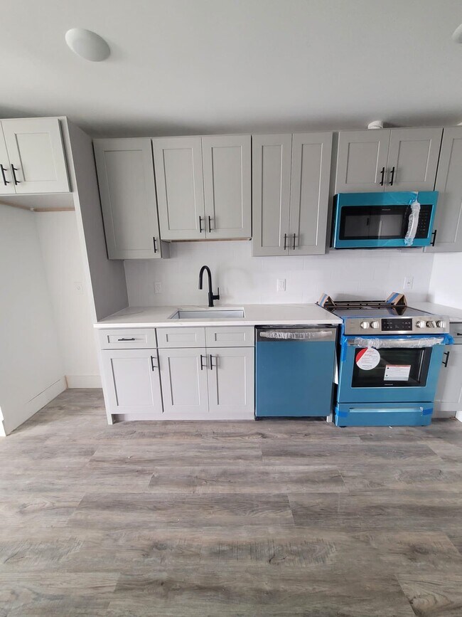 Building Photo - 242 Spring St