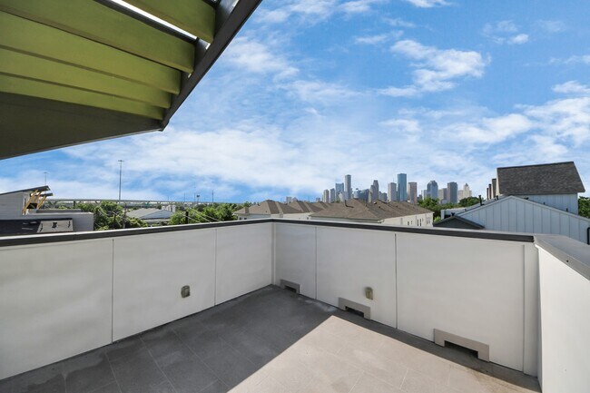 Building Photo - 2302 Johnson St