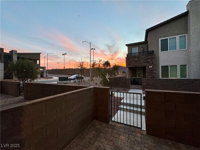 Building Photo - 337 Laurel Peak Dr