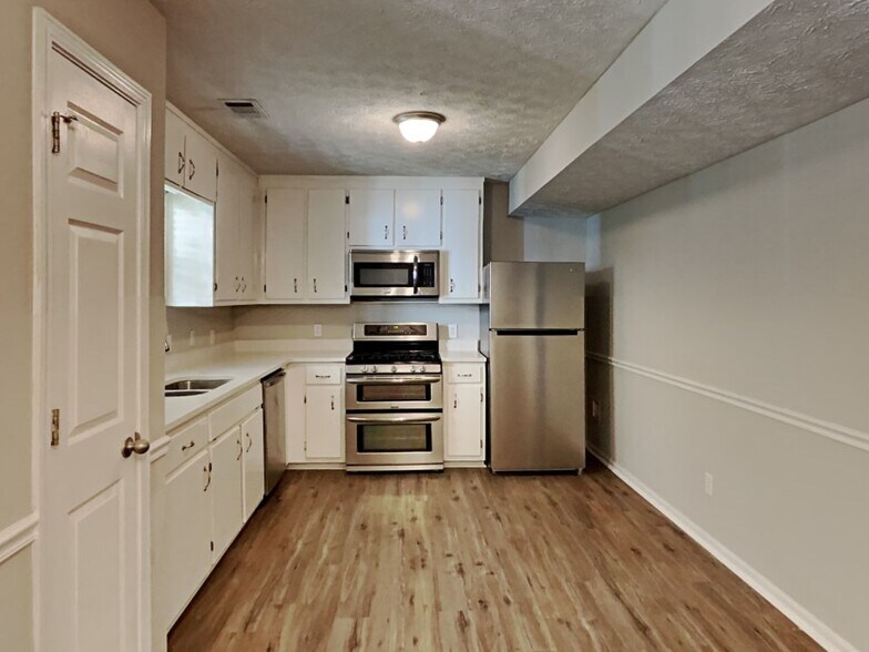 Building Photo - 3718 Cherokee Overlook Dr